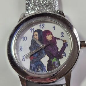 Disney Descendants Silver Tone Shiny Leather Band Watch 8 Inch New Without Tags